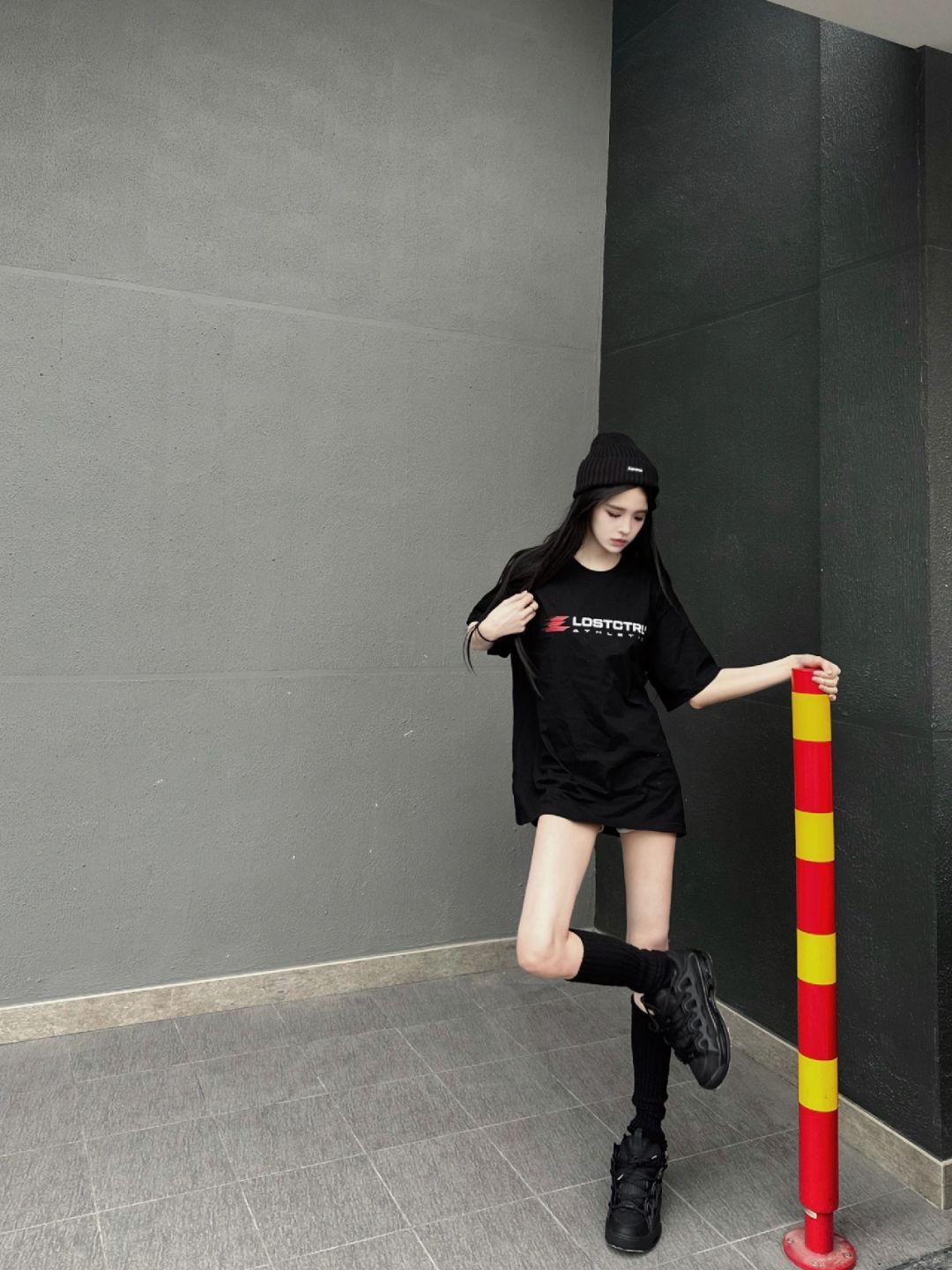 还是黑色显瘦