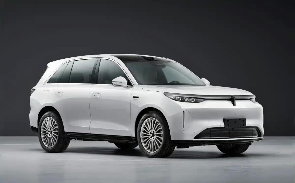魏牌V8X标轴版来了，5米级大五座插混SUV
标轴版与长轴版定位不同
标轴版更适