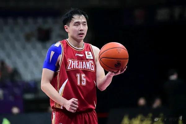 周鹏和杨文学等人轻松通过体测，让那些混日子的球员无地自容。在已经体测过的球员中，
