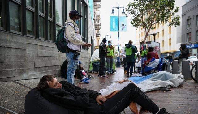 为什么中国人口都已经是美国4倍左右，GDP还是没它高？这句话最容易把人带偏，好像