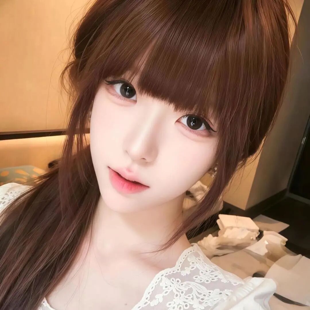 𝐖𝐞𝐂𝐡𝐚𝐭｜少萝风萌妹女生头像  专栏 · 余颖