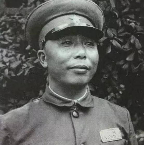 1948年，宋时轮开着吉普车，误打误撞闯入国军阵地，被国军一个营包围，谁知国军营