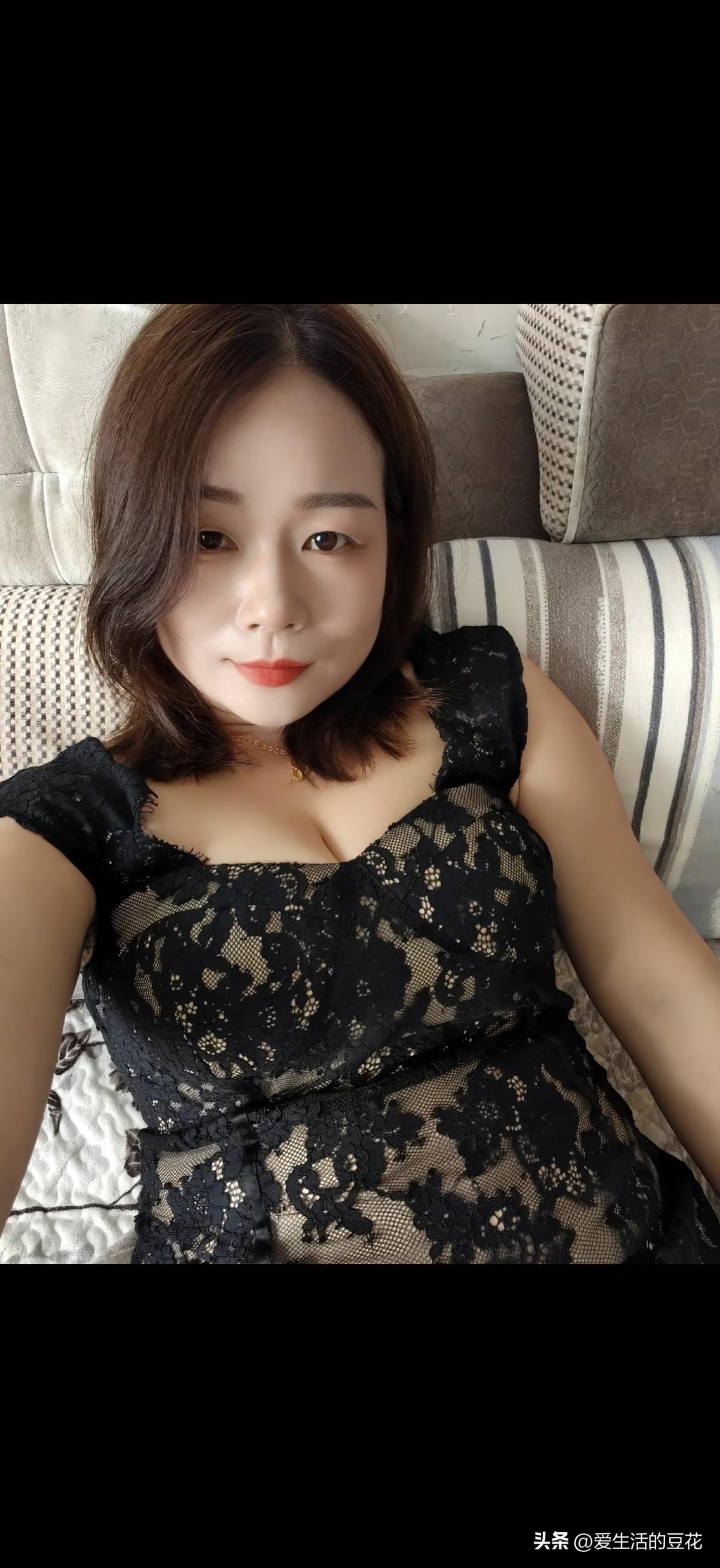 红袖添香夜，月影照人愁。