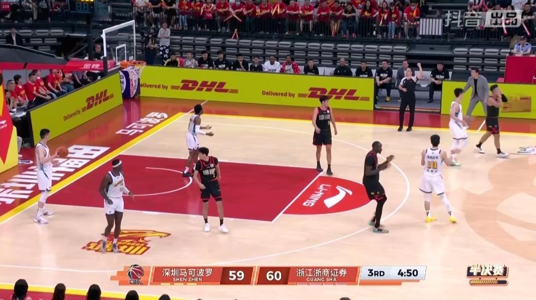 太惨烈了，三大外援伤退！
在刚刚结束的一场CBA季后赛半决赛中，深圳主场91:8