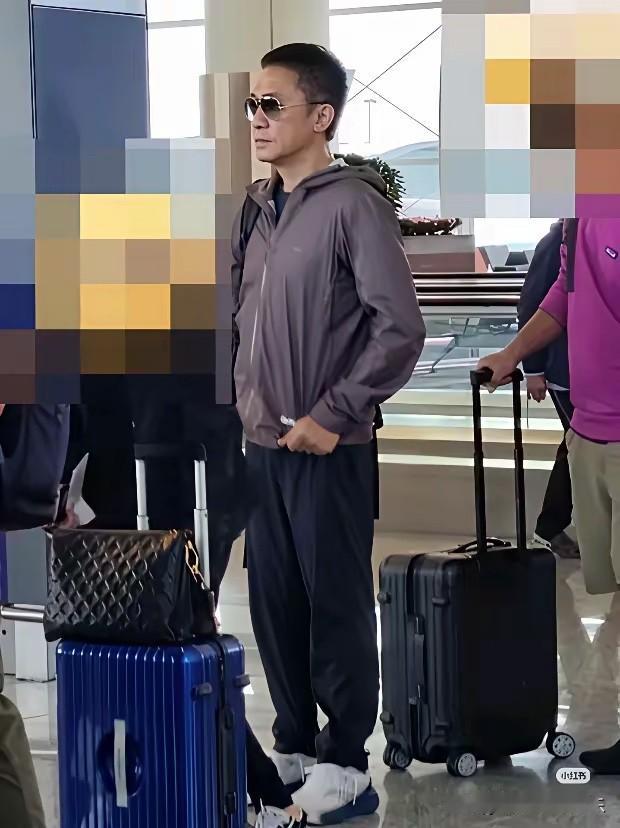 电视上看着一般般，真人比电视上好看多了