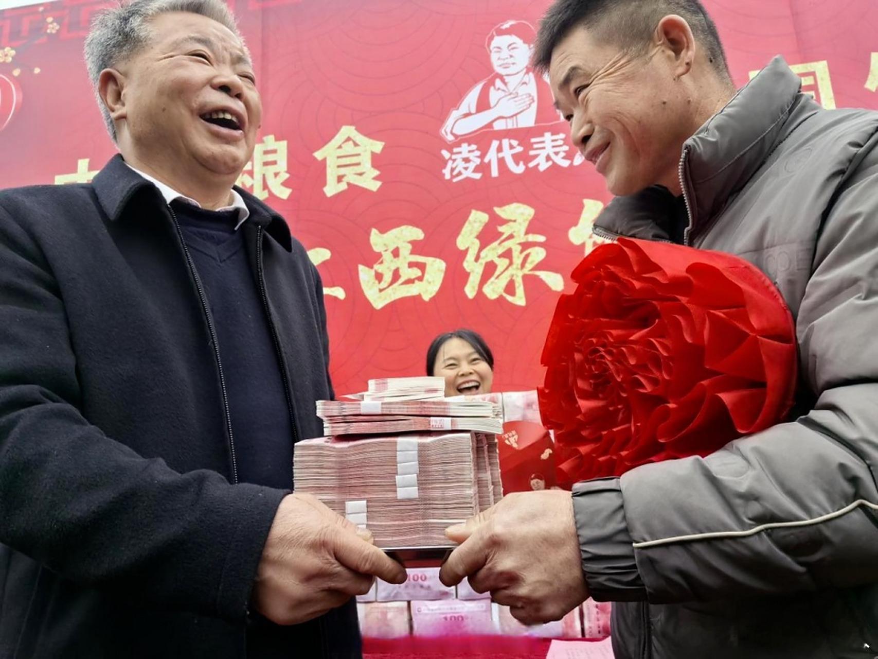 年终奖破防了，原来你们都有年终奖啊？？已经好久没听到这个词了，因为它从来不属于我