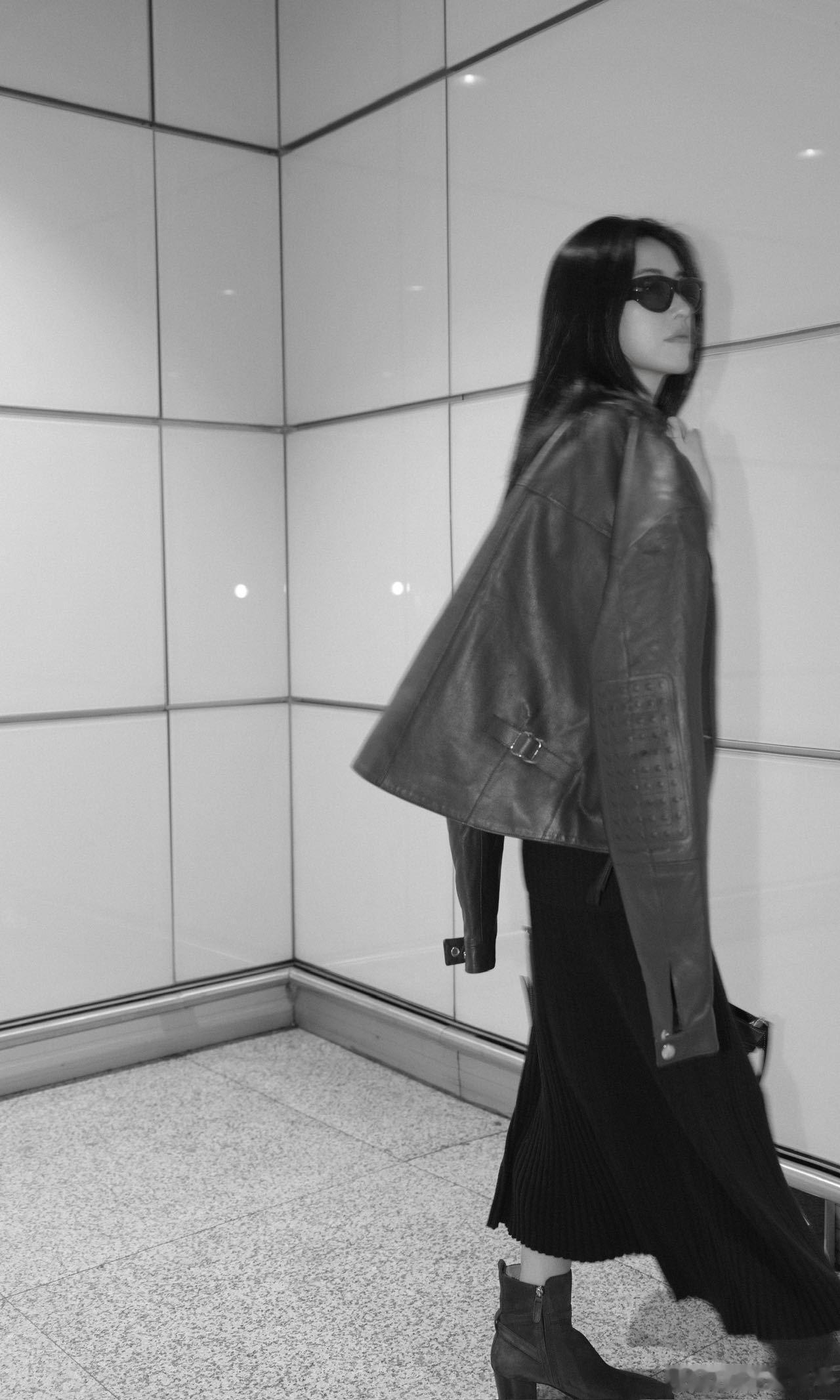 TODS外网官宣朱珠 TOD'S 官宣朱珠！海内外同步官宣，顶奢待遇。高智感拉满