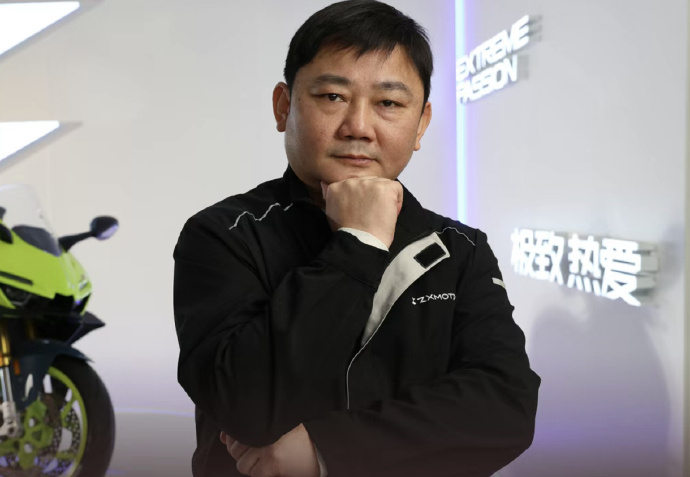 张雪 只能说张雪是极致的热爱摩托，热爱摩托文化！！只有极致的热爱才会生产出张雪机