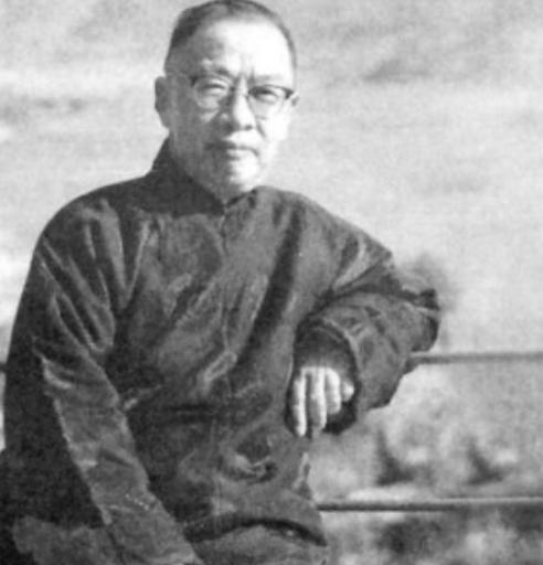 抗战胜利后，钱穆提醒蒋介石，中华民国的首都不能再设在南京了，应该在北京和西安之间