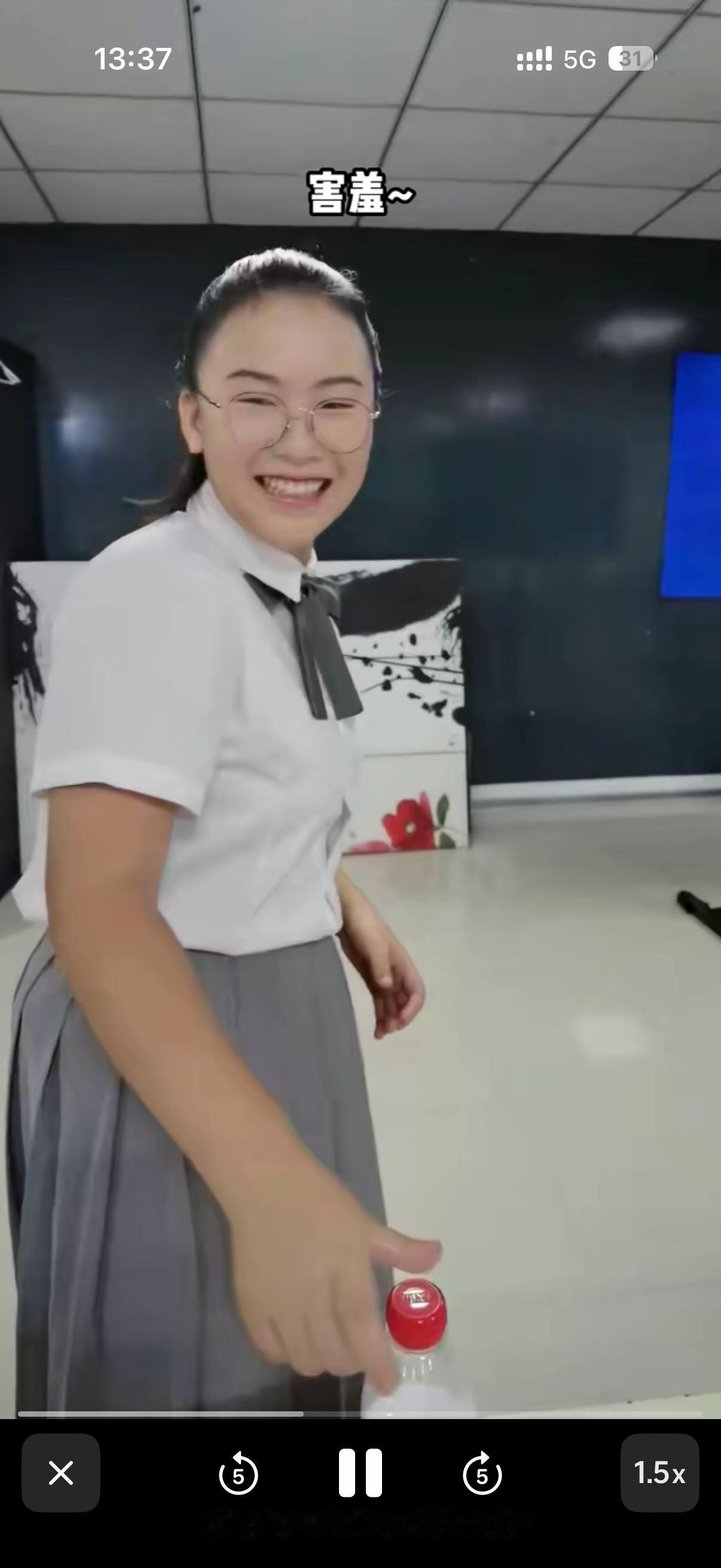 太优秀！00后少年董思辰亮相《一站到底》，沉稳答题圈粉无数。近期，江苏卫视王牌综