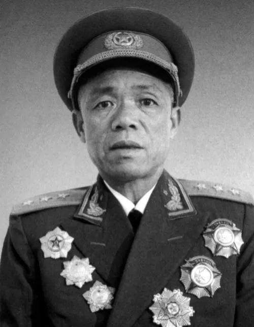 说到指挥大兵团作战，我军开国将帅中粟裕、林彪与彭德怀外，就数韩先楚了。

不错，