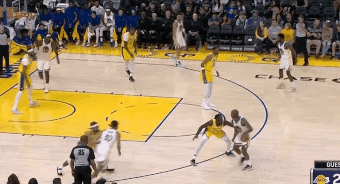 两个史上最顶尖的控卫搭档，挡拆美如画，冠军有望！
保罗控球其实给库里分担了不少，