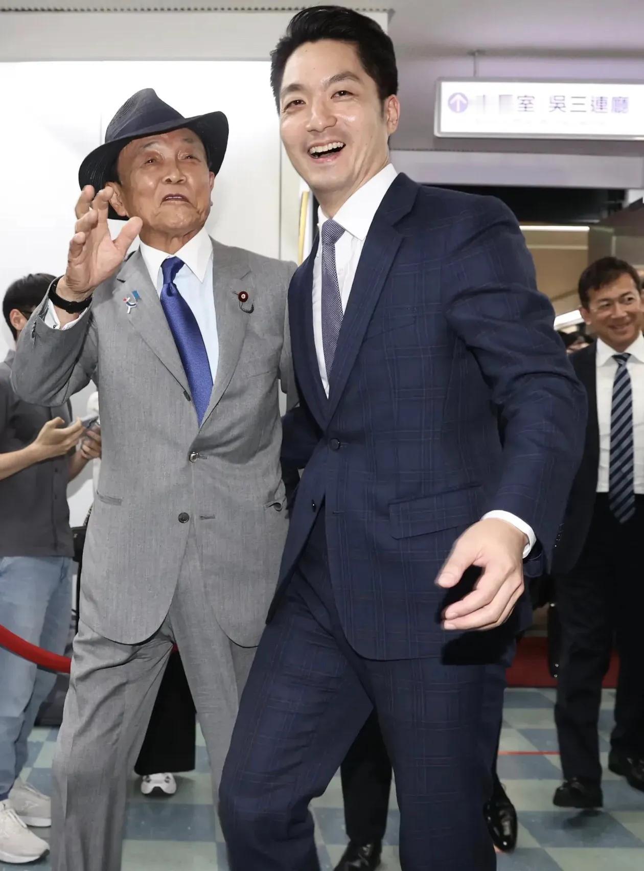 台北市长蒋万安在日本会见日本前首相麻生太郎。麻生太郎是反华先锋，蒋万安应该认识到