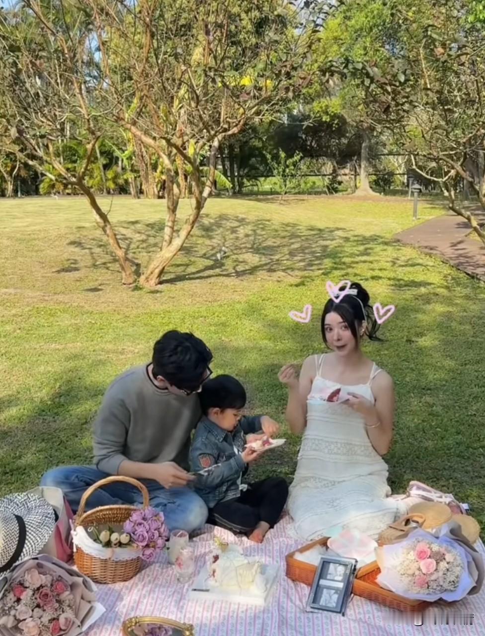 唐禹哲宣布二胎为女孩！
6月23日，唐禹哲发文揭晓二胎性别。他称儿子一直以为即将