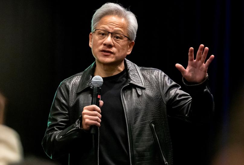 【黄仁勋压线登机，英伟达股价上涨】

黄仁勋在最后一刻受邀跟着特朗普一块访华，资