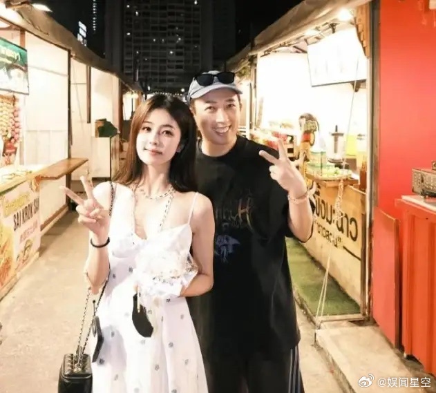 白鹿很可能也得续约！白鹿2016年签约于正的欢娱传媒，按照10年长约也是今年到期