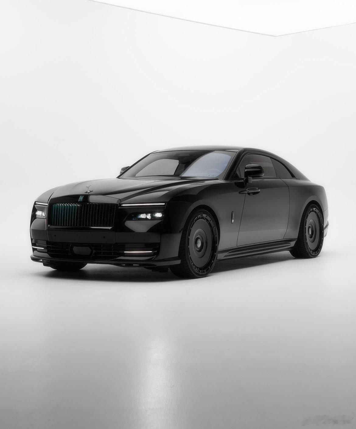 Novitec 拿出了一套纯黑色的劳斯莱斯闪灵改装方案。话说你们那里的闪灵能见度