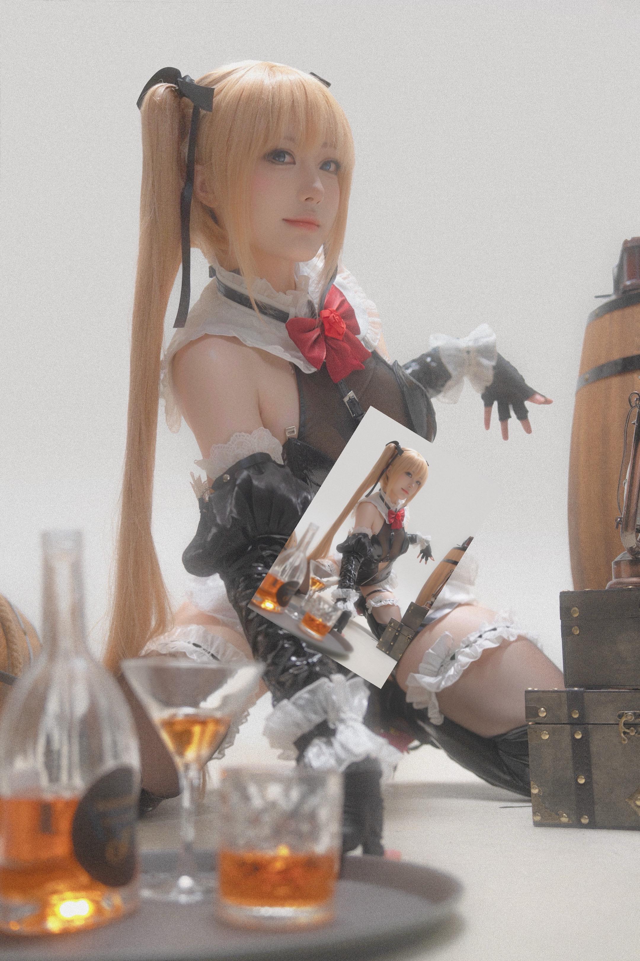 玛丽萝丝 出镜coser:  棚：  摄影后期：我