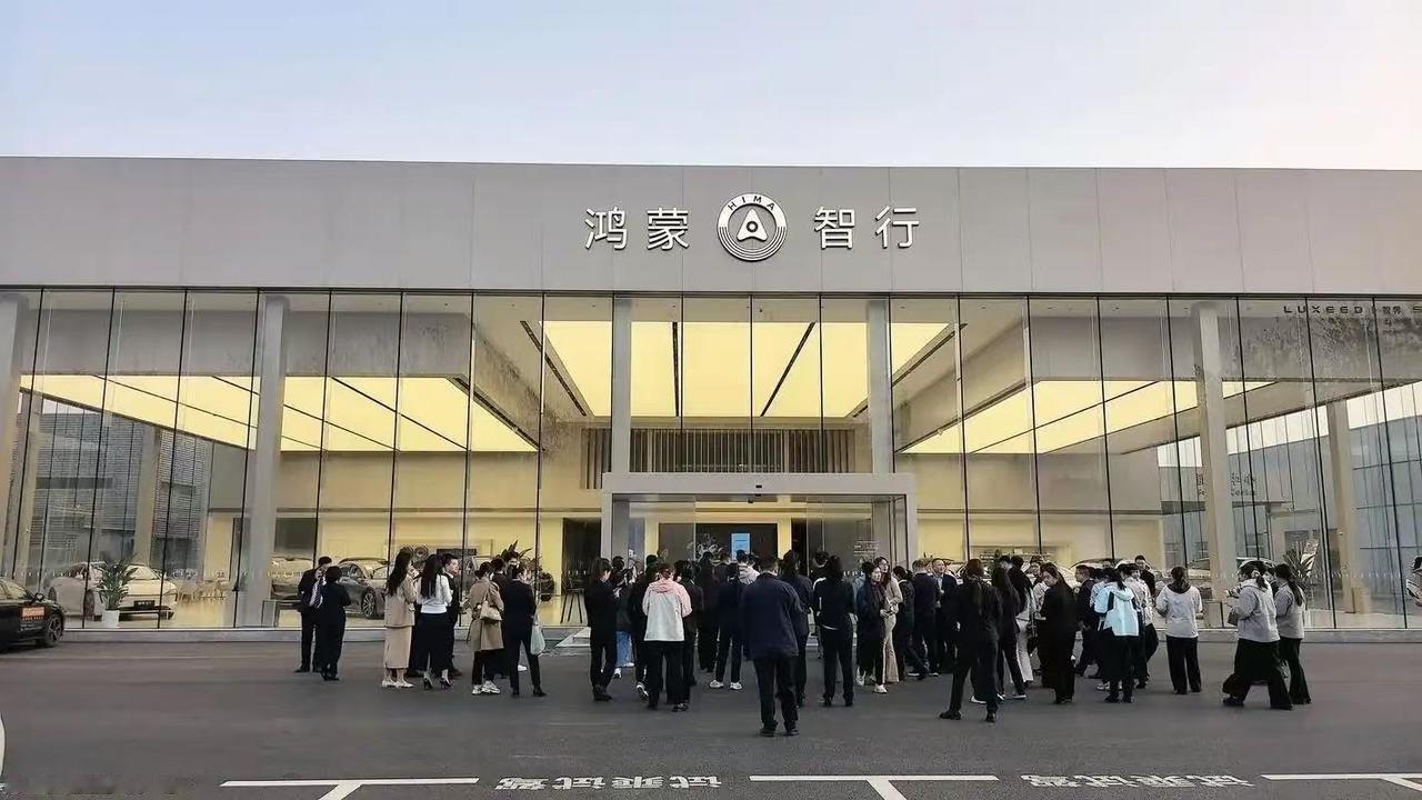 华为不造车，华为是与车企合作造车和卖车，我给大家捋一捋“境界”，这是华为深度参与