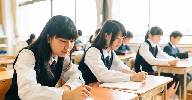 日本人不把汉字从日语中删掉，根本原因在于汉字早已深深融入日本的文化血脉与社会肌理