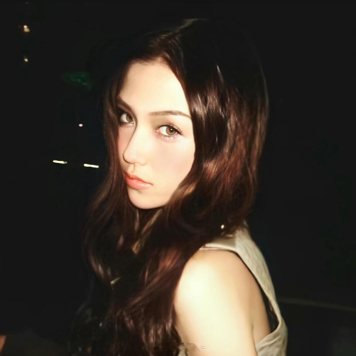 angelababy出门三个手机起步 |angelababy 我也想偶遇我家女神