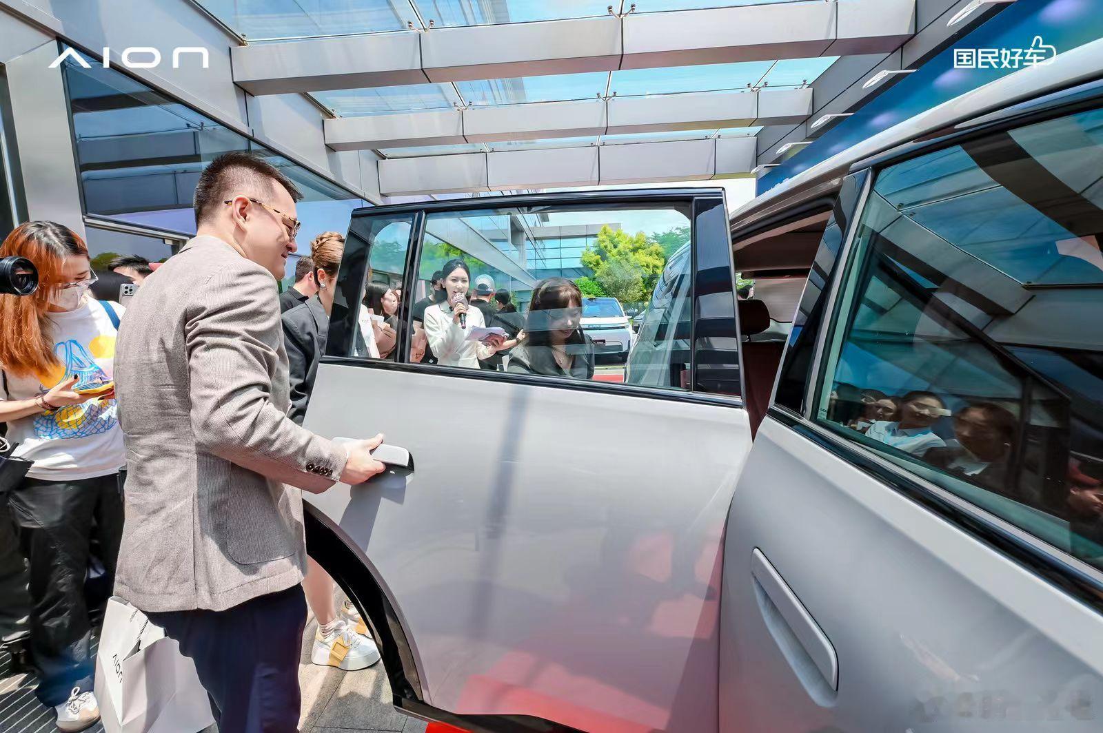 实名羡慕埃安N60车主，提车就能和刘诗雯零距离互动，冠军亲自交车、陪打乒乓，还有