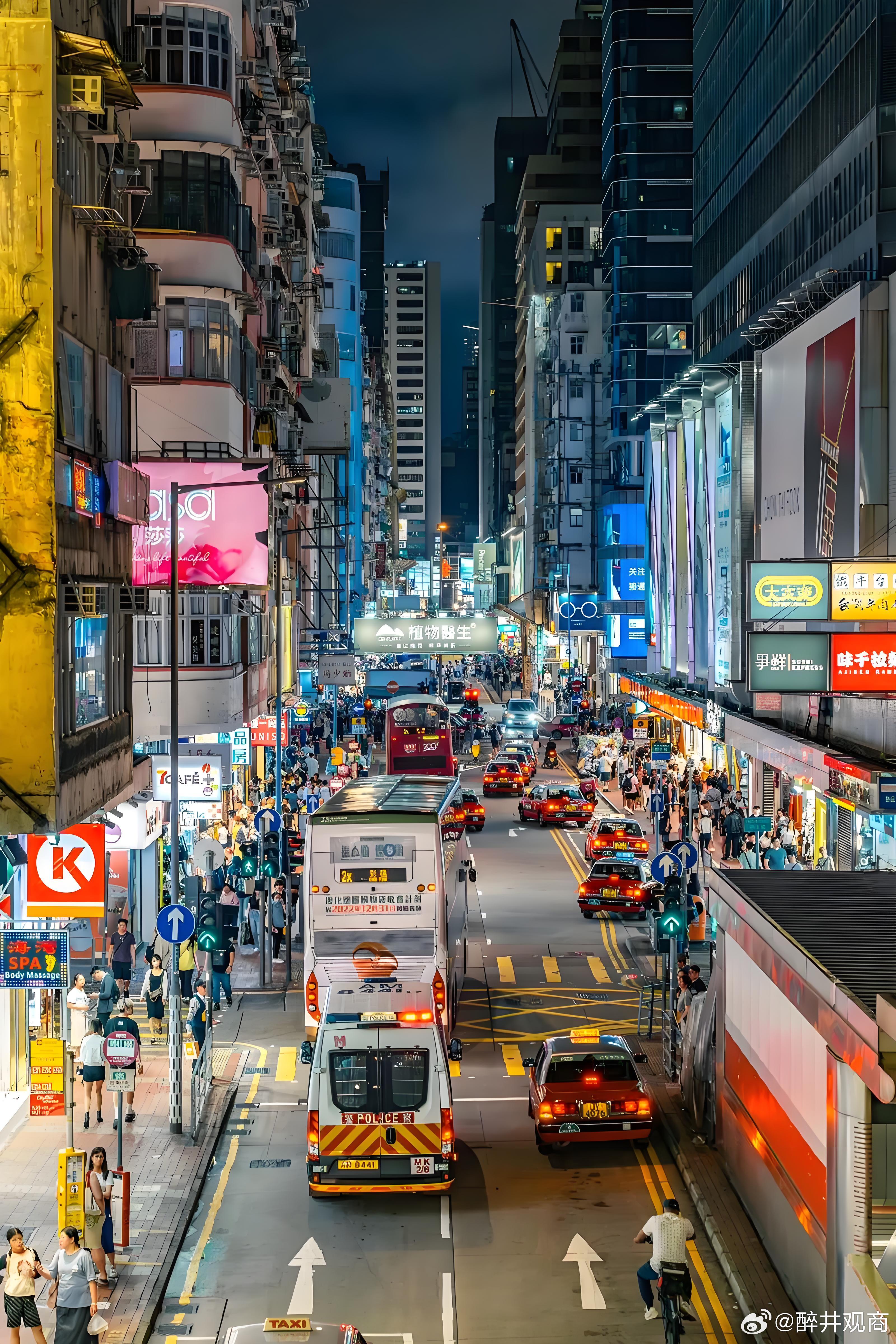 虽然我们从小被灌输香港是自由港，但是香港在生活方面，实际上非常不自由。比如香港人