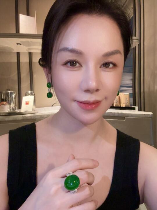 帝王绿的美，真的很耐看 这套也是打满分的