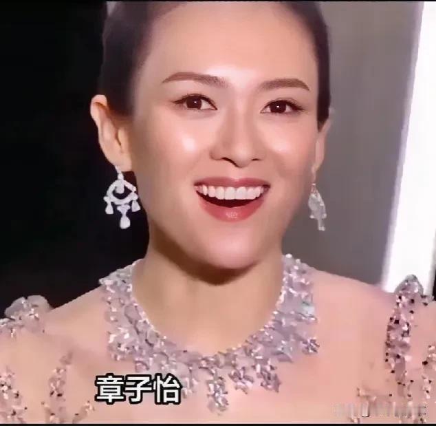#秋日生活打卡季#离开汪峰后的章子怡，官宣喜讯[赞][赞][比心][比心]醒醒吧