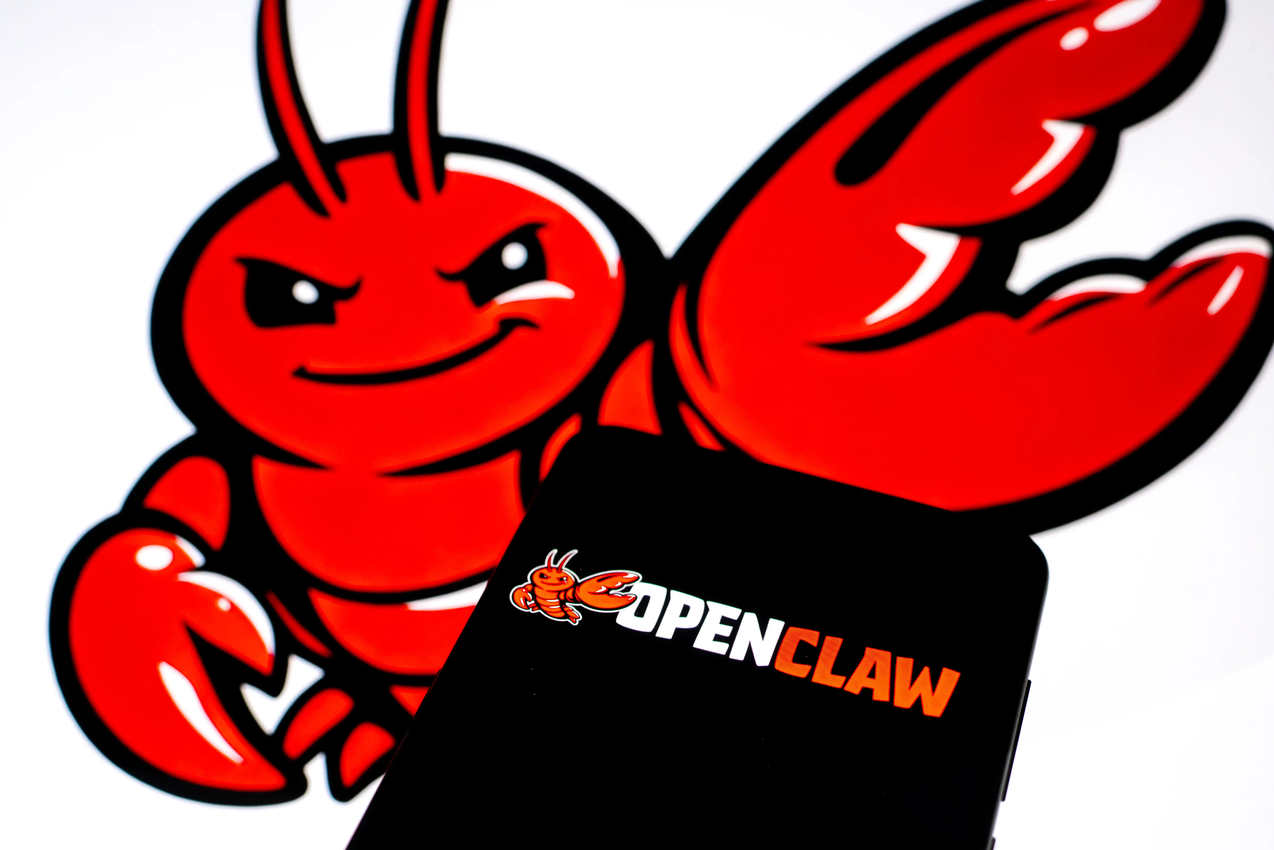 第一批养龙虾人被反噬【第一批被反噬的“养虾人”已出现：IP、姓名、单位等信息被“