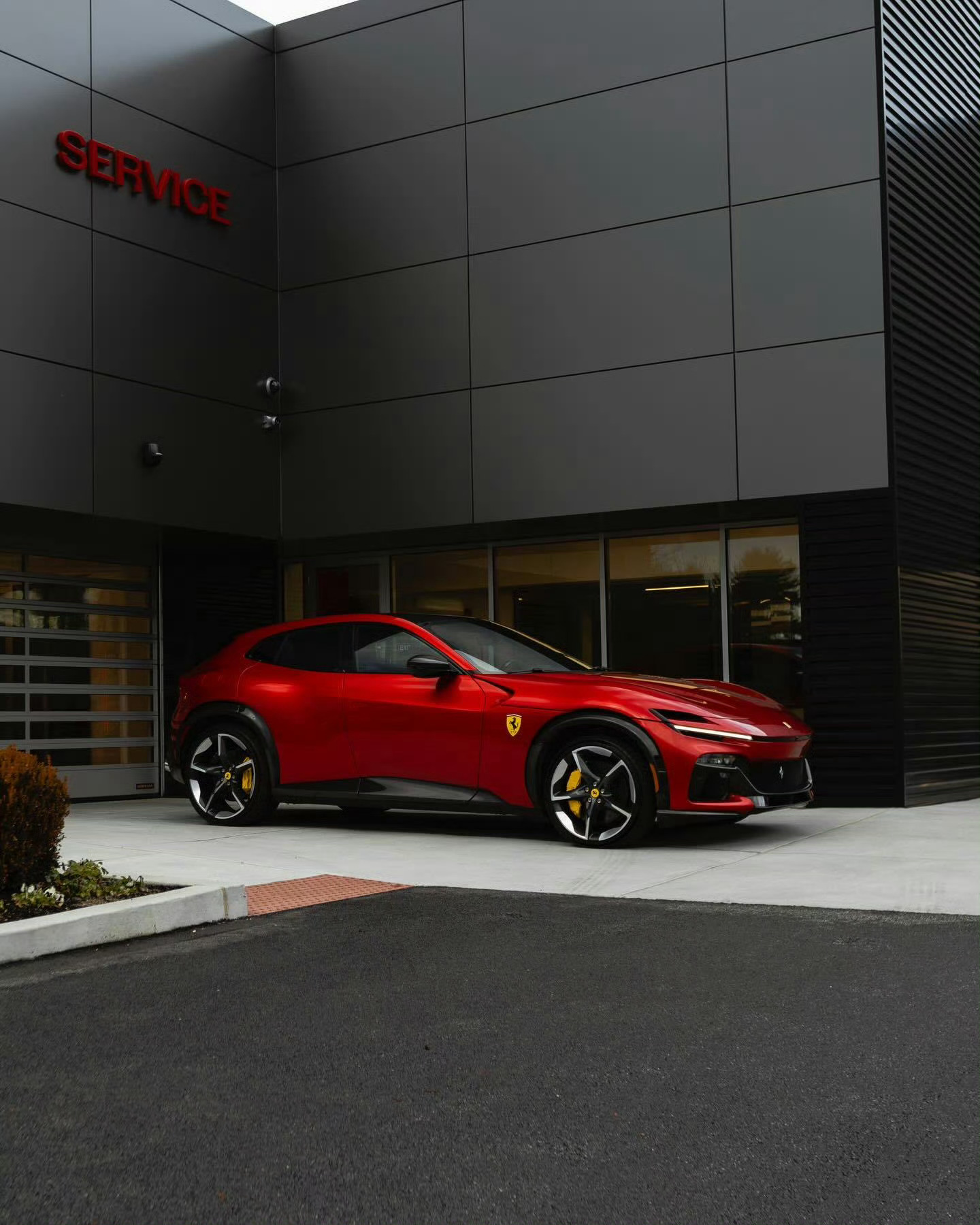 法拉利 Purosangue 