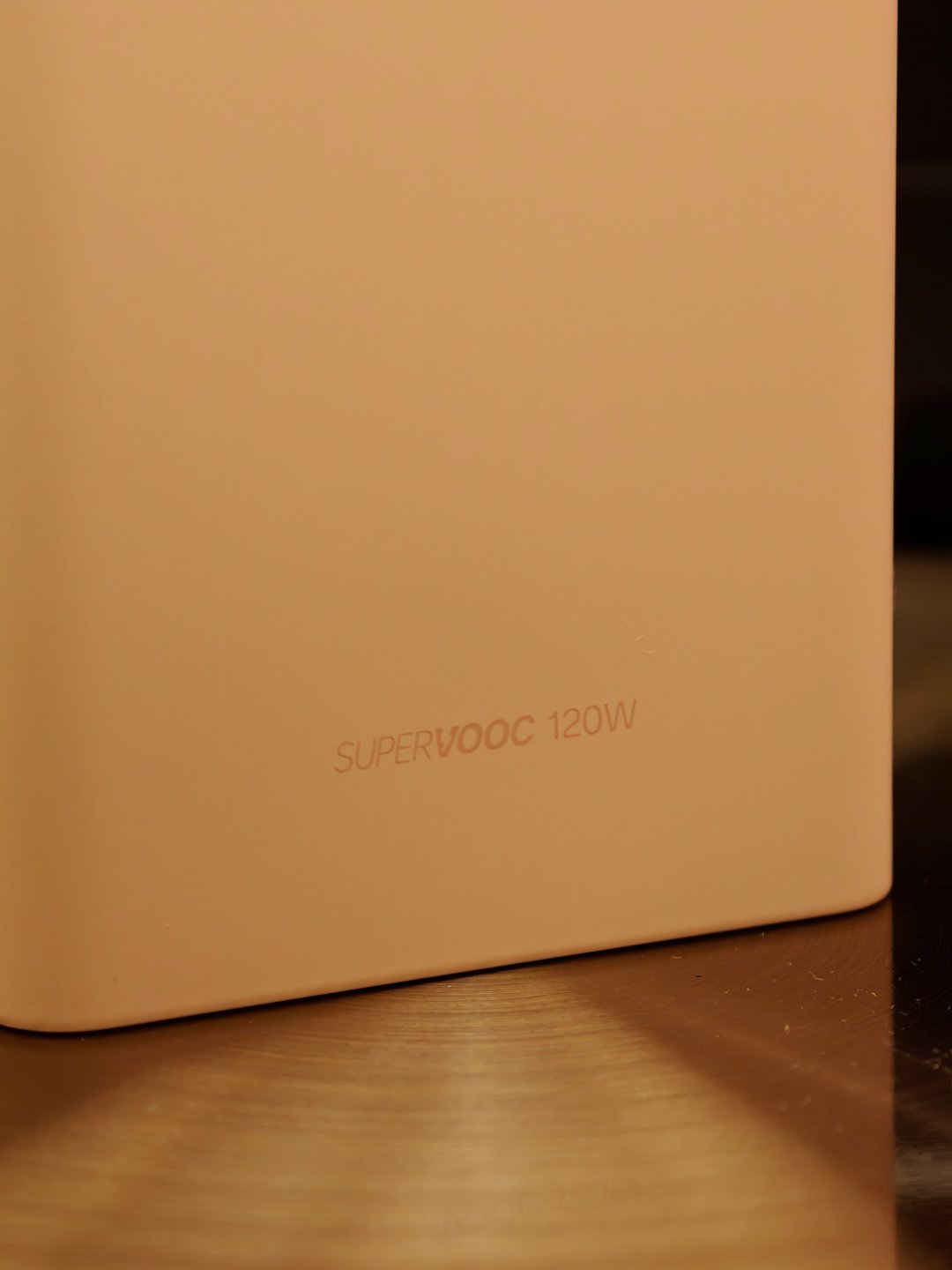 这次出差，带了全套的 OPPO 全家桶。新装备是 OPPO 120W超能舱超级闪