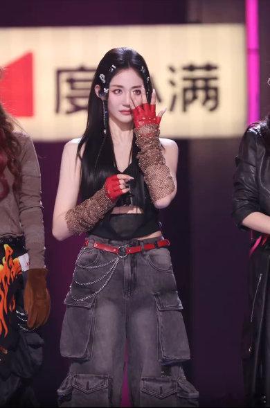 万千惠一公排名乘风2026 暂时的排名是动力，万千惠姐姐才华横溢，后续舞台定能闪