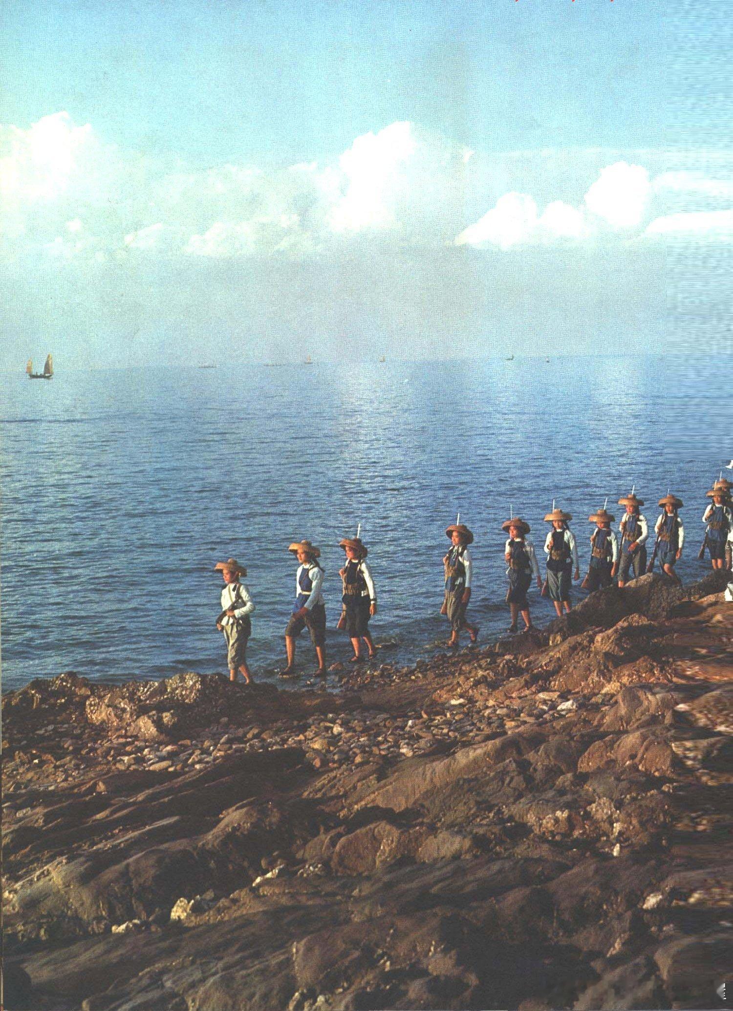 1973年3月人民画报封底，北海女民兵历史影像 ​​​