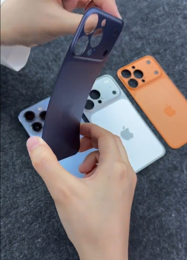 现在iPhone改版本连壳都不用换了直接用贴纸就可以改成iPhone 17 Pr