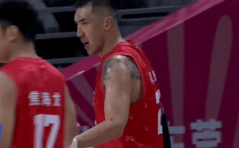 大鲨鱼！陶汉林全场14中10，砍下22分11篮板1助攻1抢断1盖帽