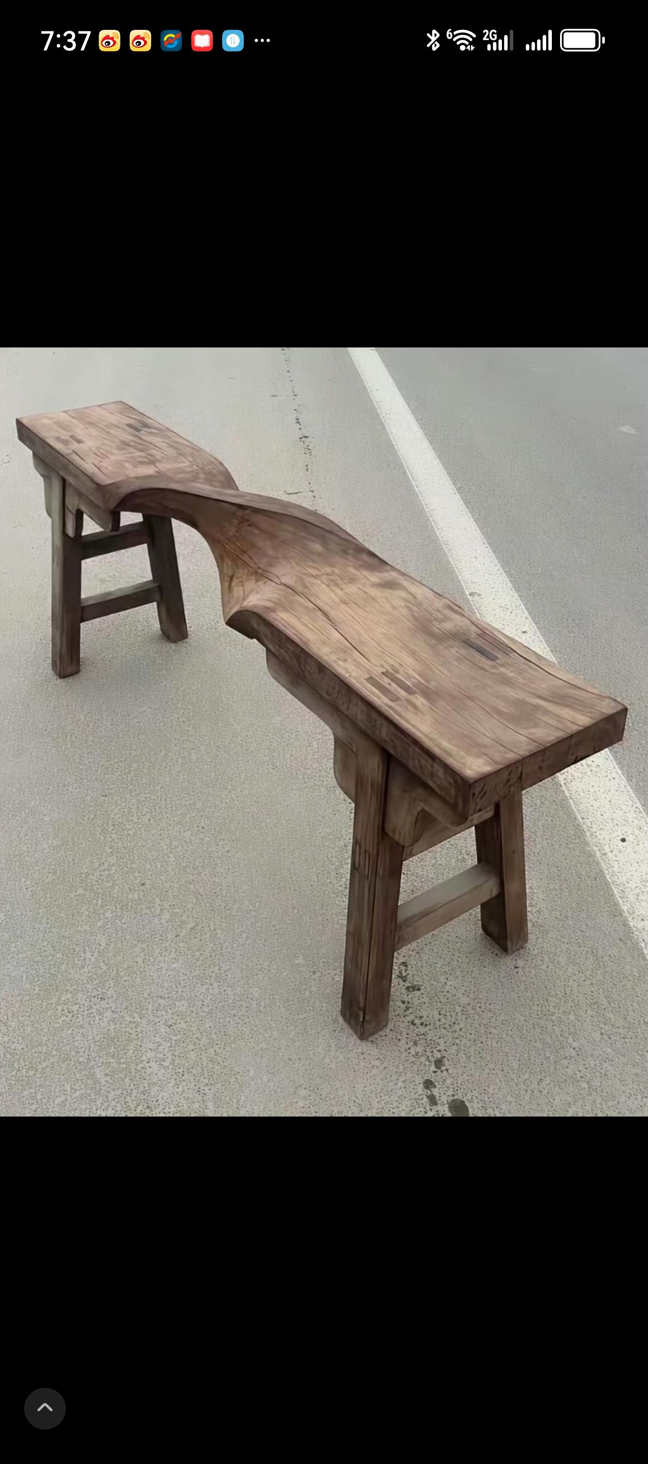 迷雾重重，想了一夜也没整明白，这条长凳子为何如此，是年轮太长变形了吗？可能性也不