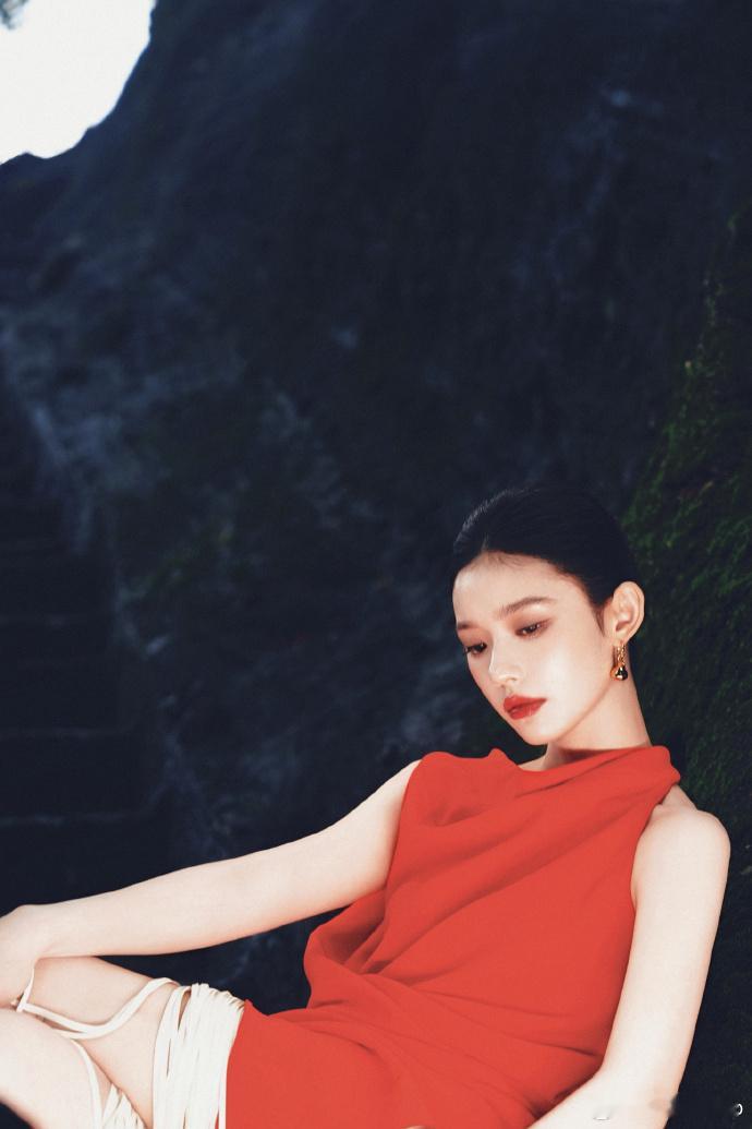 林允水墨画中走出的美人 古典美彰显的淋漓尽致了呀，林允水墨画中走出的美人，完全就