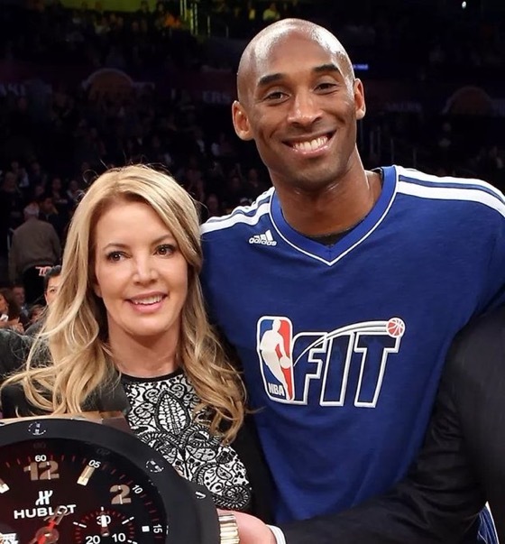 珍妮·巴斯说，科比·布莱恩特会为卢卡·东契奇现在成为湖人球员而“兴奋”“我最后一