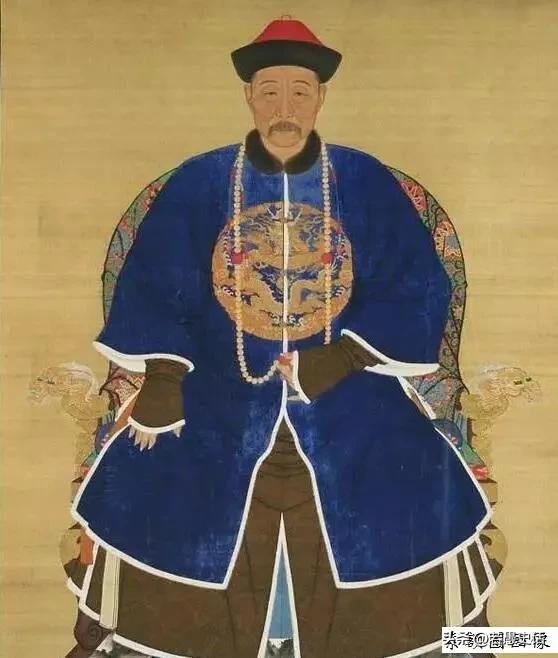 1703年，68岁的索额图被活活饿死在宗人府。康熙尤不解恨，又下令抄了他家，杀光