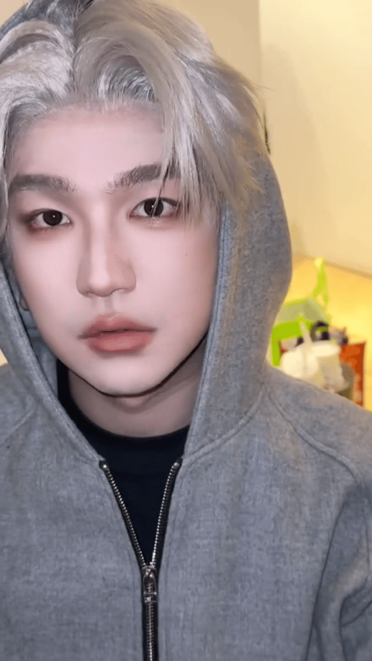新晋帅哥，有认出来是谁吗？
这是爆改上瘾了吗？上周爆改成古装男，这周爆改成现代男