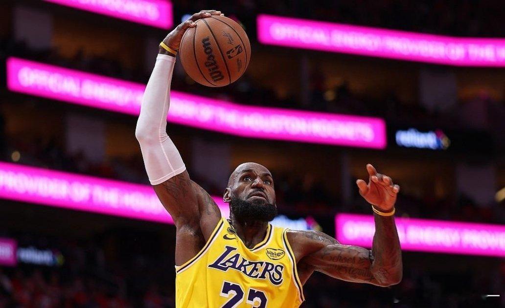 詹姆斯单节得分超火箭全队北京时间5月2日，在NBA季后赛首轮G6中，洛杉矶湖人客
