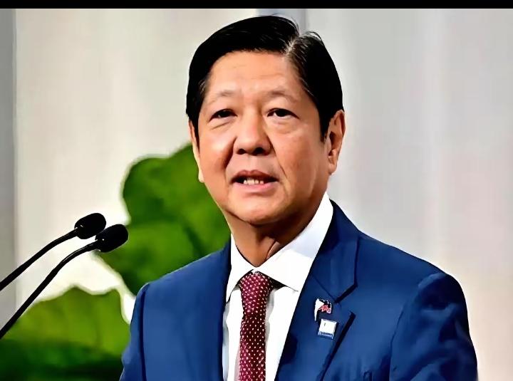 4月9号，中业岛。菲律宾人剪彩了，一座崭新的“海警指挥部”正式启用，他们在镜头前