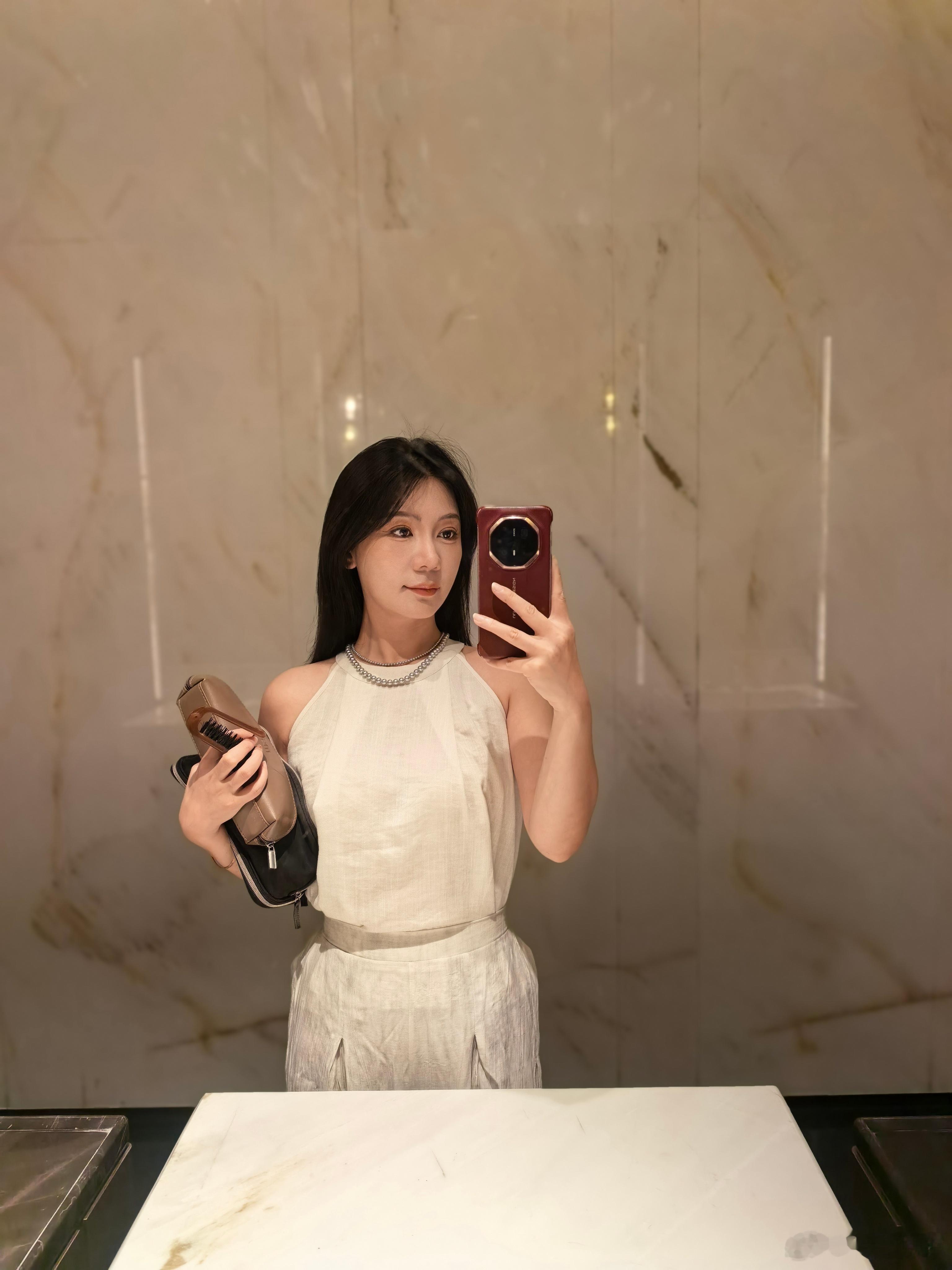 补妆，是对拍摄的尊重今天拍摄尚界H5 的场景是都市丽人这身可以吗？我和汽车的日常