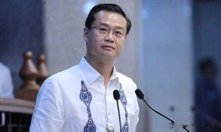 菲律宾代理参议长张侨伟专门把弹劾莎拉的规则讲得明明白白。
他说，参议院日常开会1