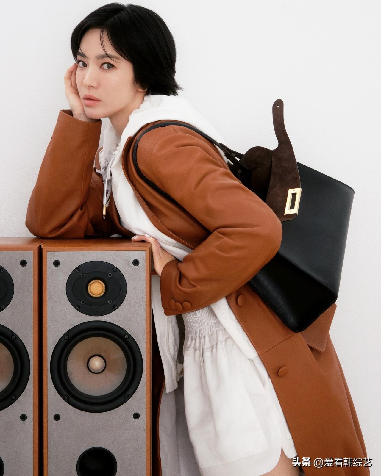 5日，演员宋慧乔在自己的Instagram上传了多张照片。公开的照片中，宋慧乔身