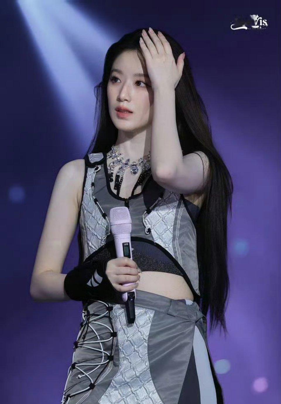 💓我的发型审美：深色长卷发/长直发 ​ ​​​