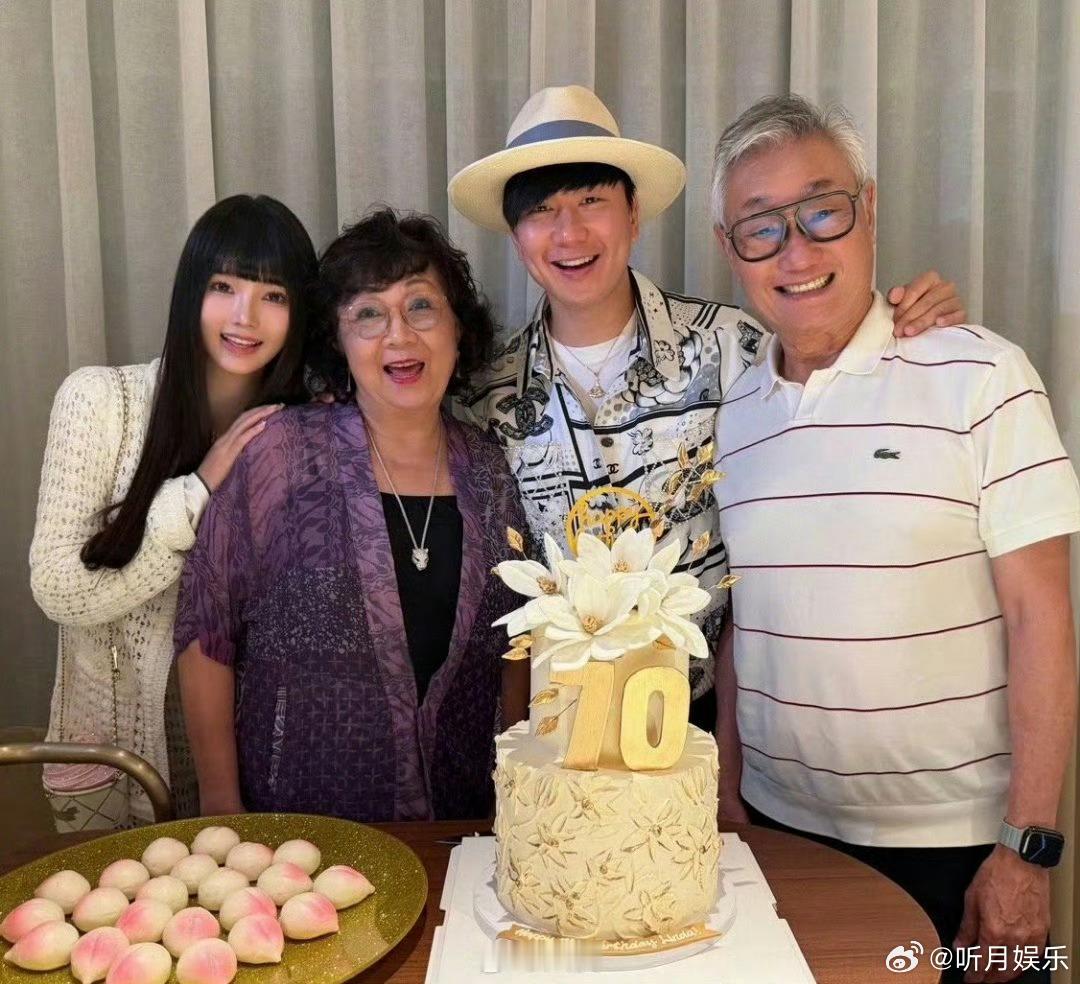 林俊杰女友七七婚纱写真 林俊杰女友七七婚纱写真🈶祝福！JJ灵感有了吗？快快出新