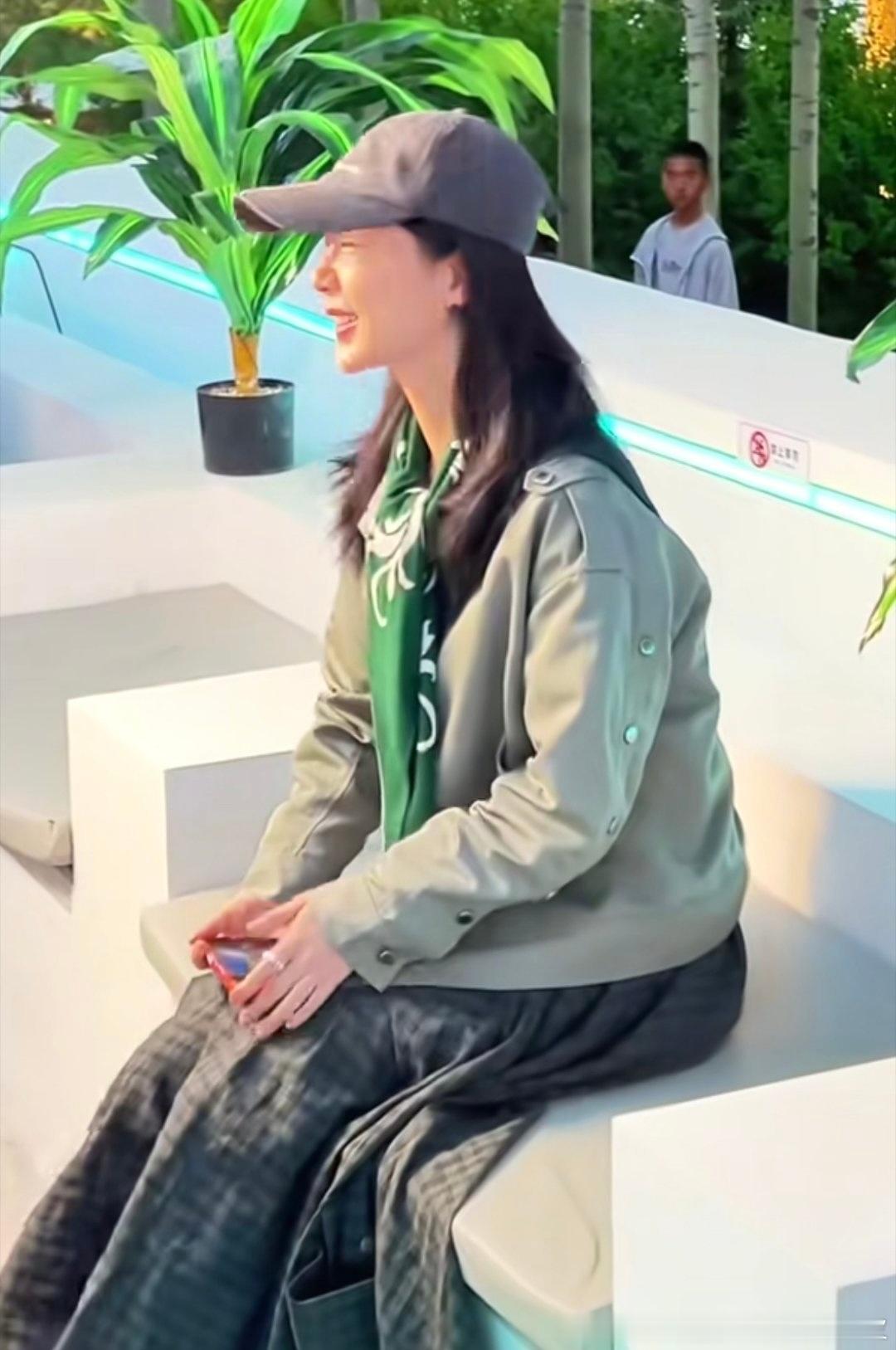 杨紫白菊回家你笑起来真好看，像春天的玉兰花一样！白玉兰至关重要，不容有失！杨紫韩