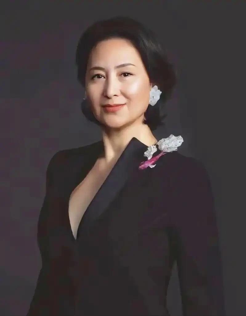 何超琼，不再隐忍！
3月31日晚上，赌王大女儿何超琼，突然冲上热搜，这次她无论如